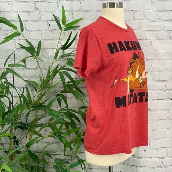 🎉Disney Red Lion King Hakuna Matata Graphic Tee - Picture 2 of 5